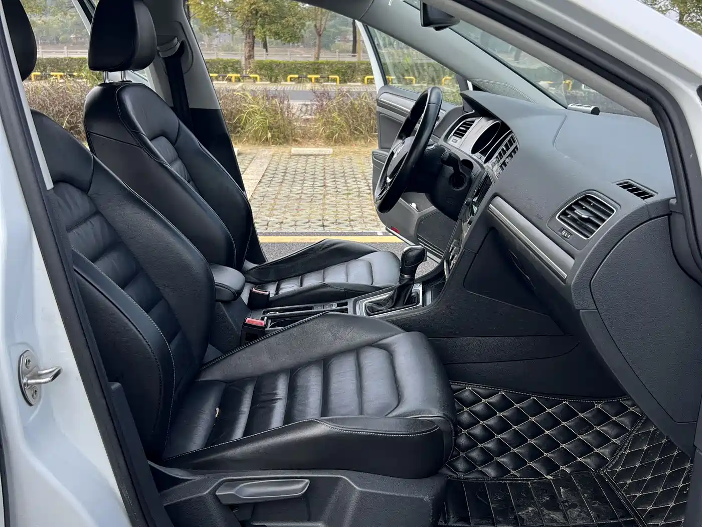Volkswagen Golf 2016 230TSI Automatic Luxury фото 11