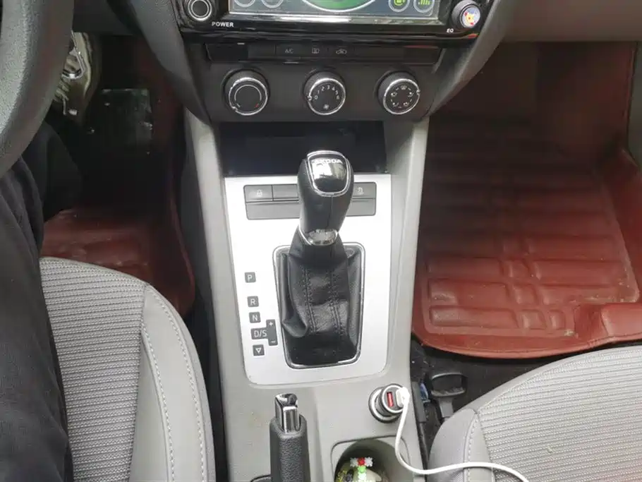 Škoda Octavia 2015 1.6L Automatic逸杰版 фото 16