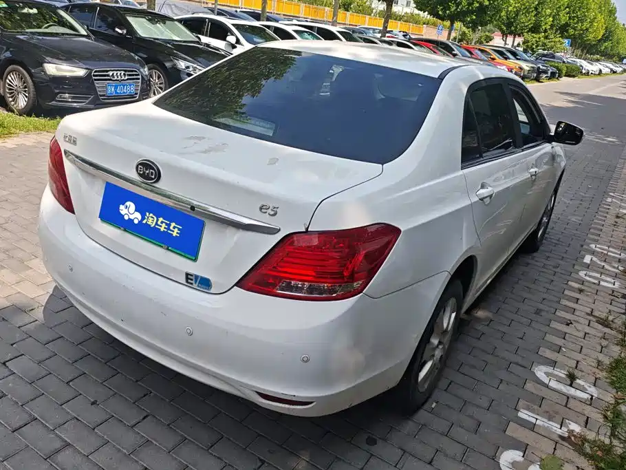 BYD E5