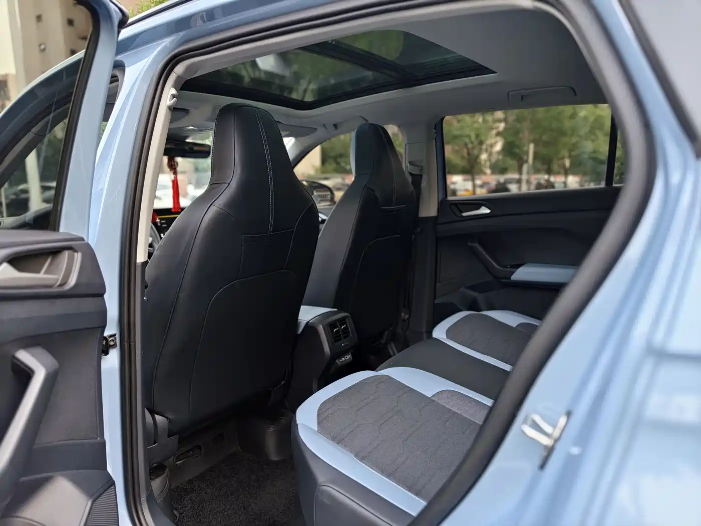 Volkswagen Tharu 2025 New Edge 300TSI Enjoyment Edition фото 8