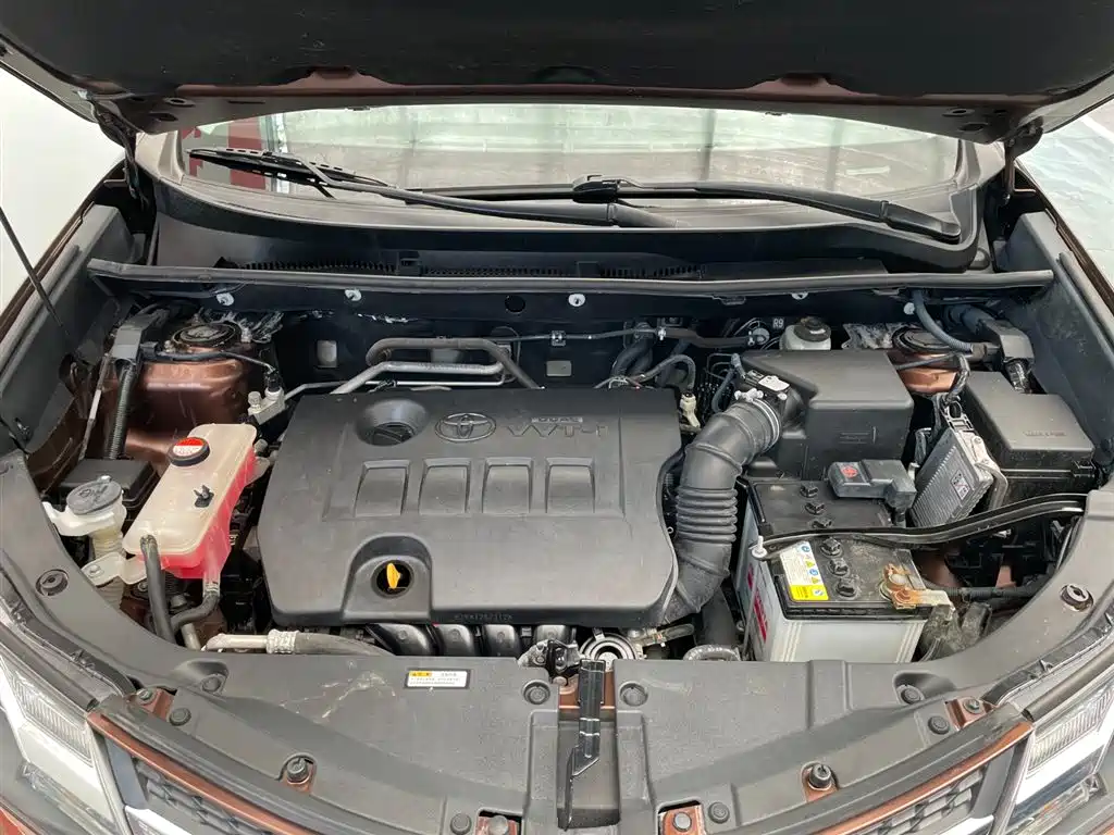Toyota RAV4 Rongfang 2015 2.0L CVT 2WD Trend Edition фото 16