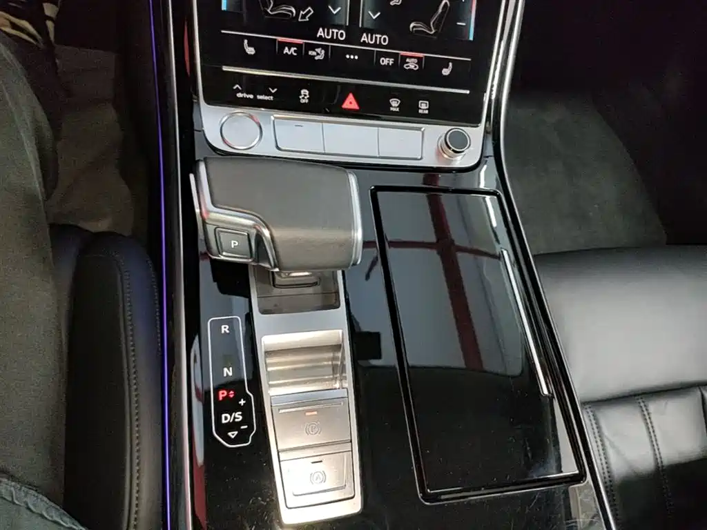 Audi A8 2019 Facelift Plus A8L 50 TFSI quattro Comfort фото 14