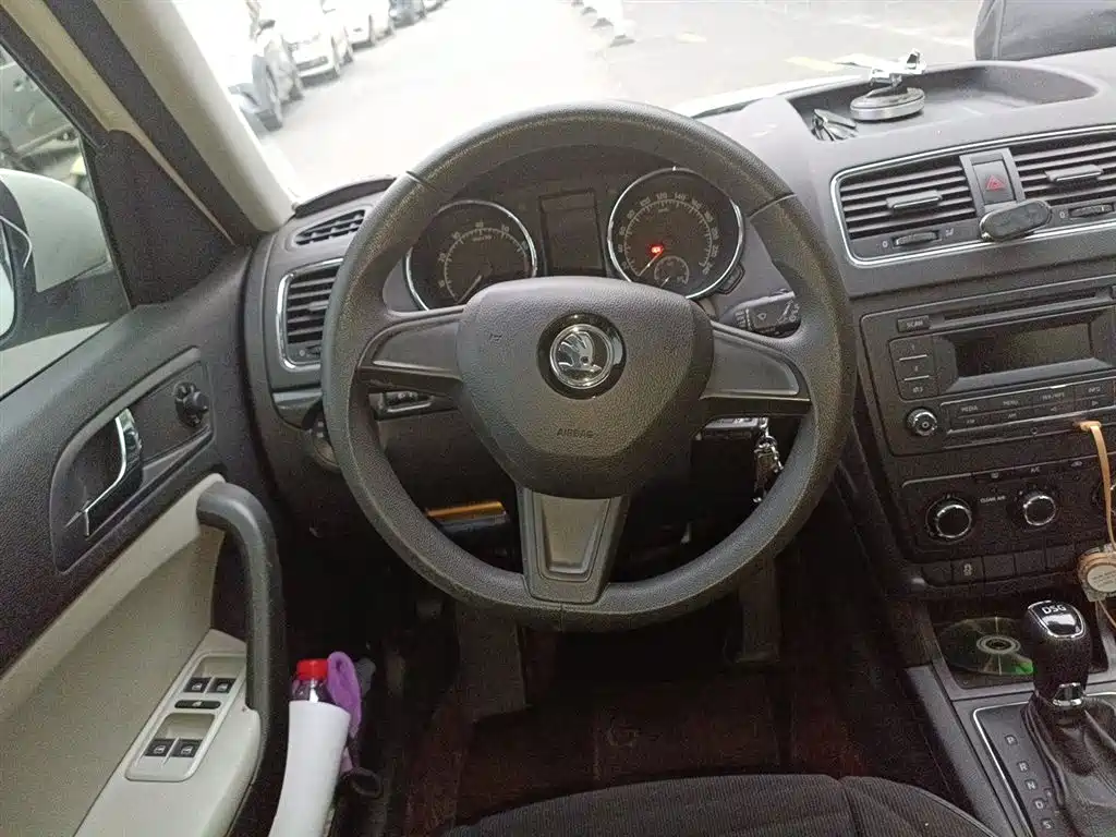 Škoda Yeti 2017 TSI280 DSG Advance фото 3
