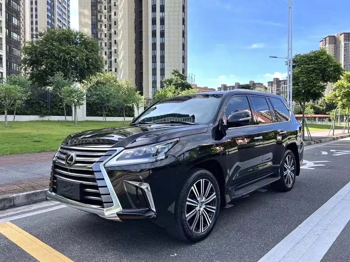 Фото 1 - Lexus LX