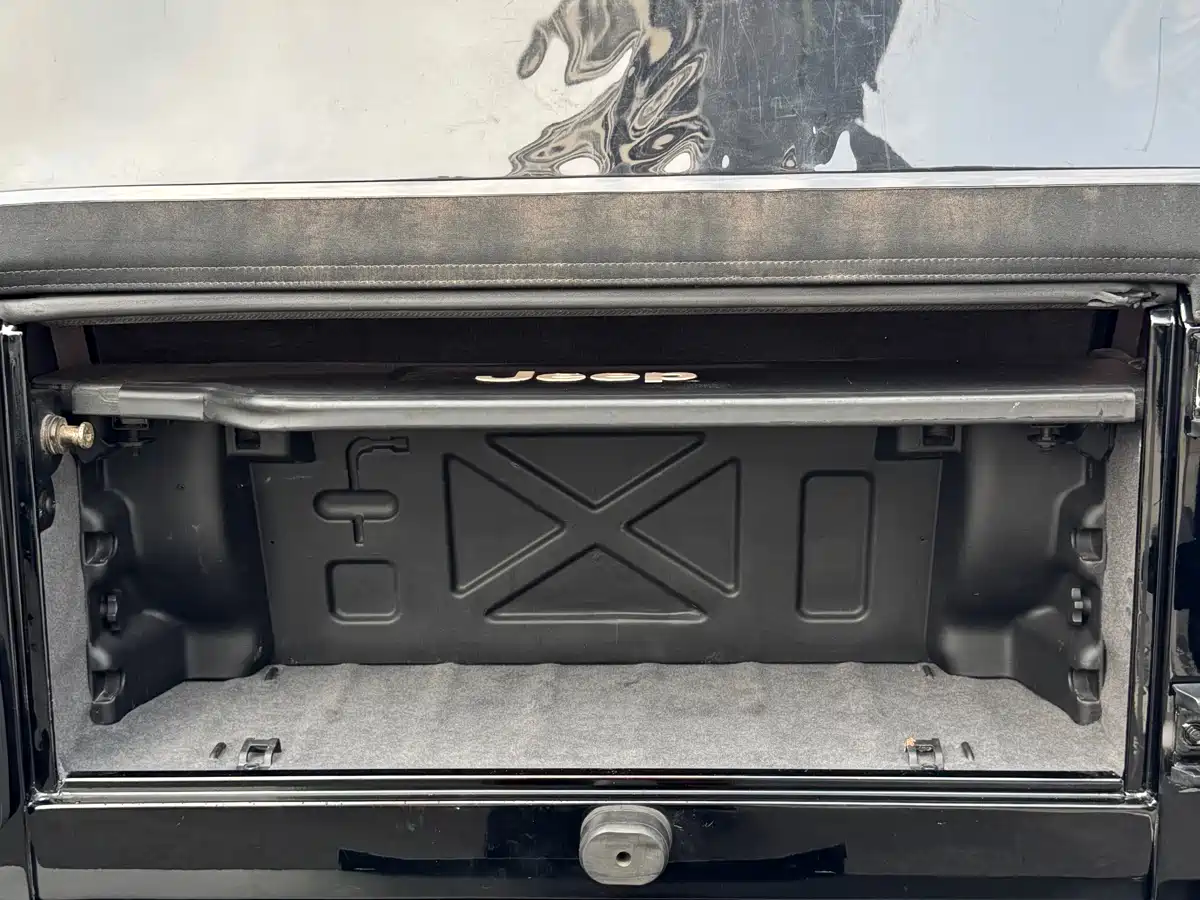 Photo 16 - Jeep Wrangler