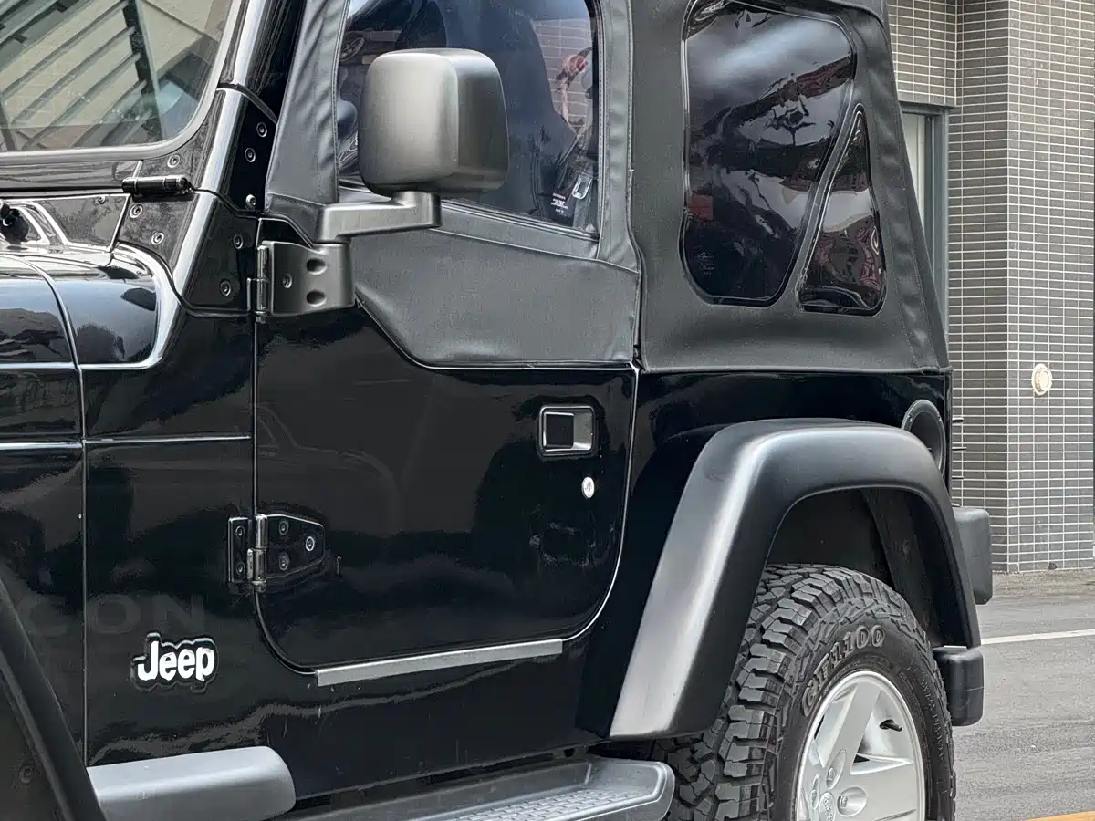 Photo 7 - Jeep Wrangler