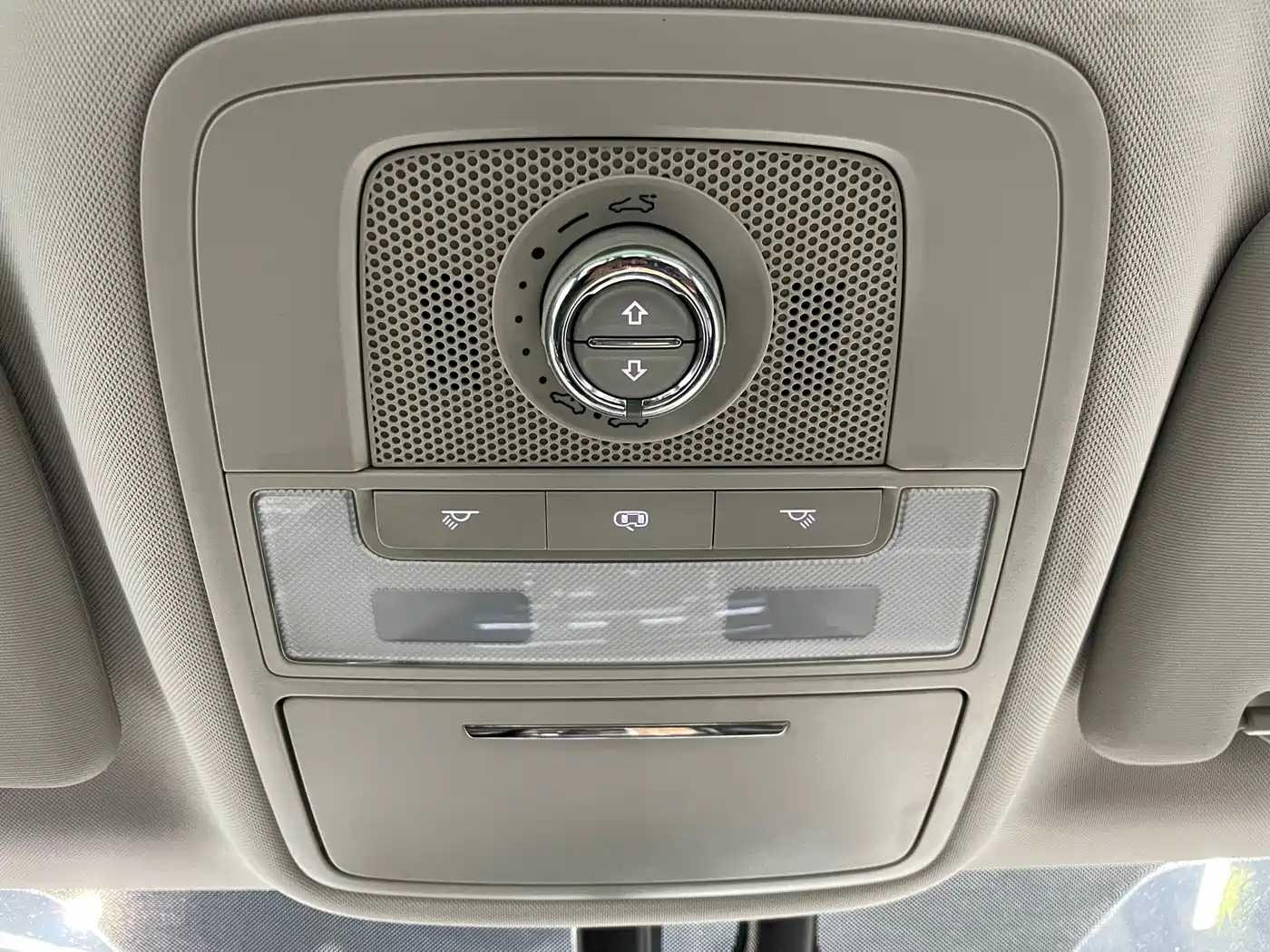 Roewe RX8 2018 2018 30T Smart Internet 2WD Flagship Edition