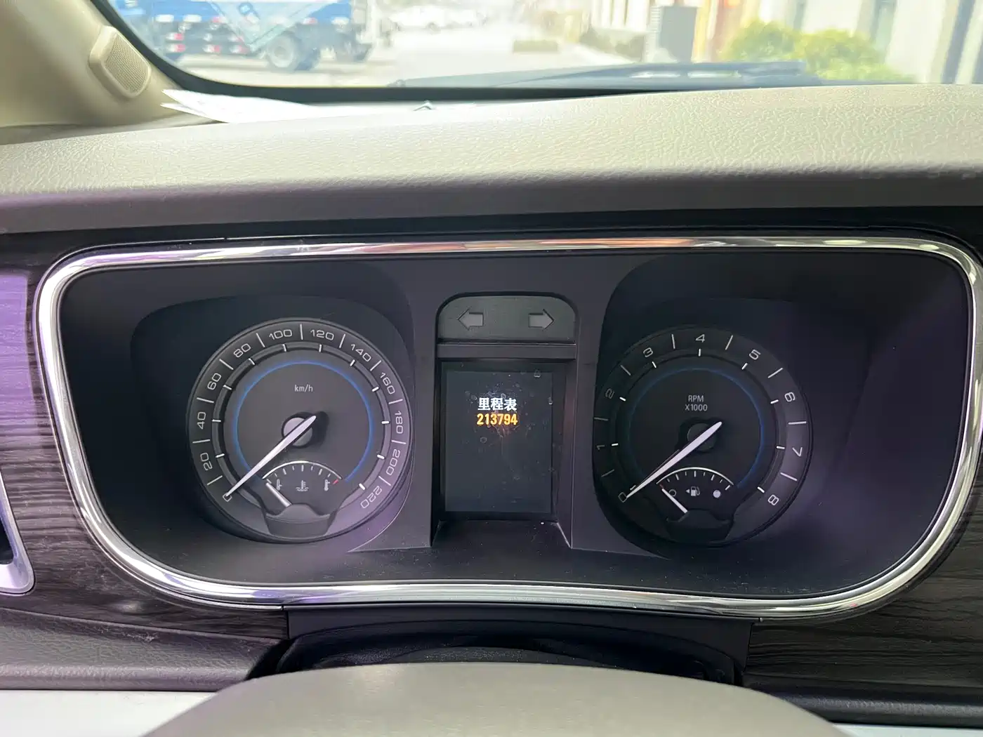 Buick GL8 2011 3.0L XT Luxury Business Flagship фото 3
