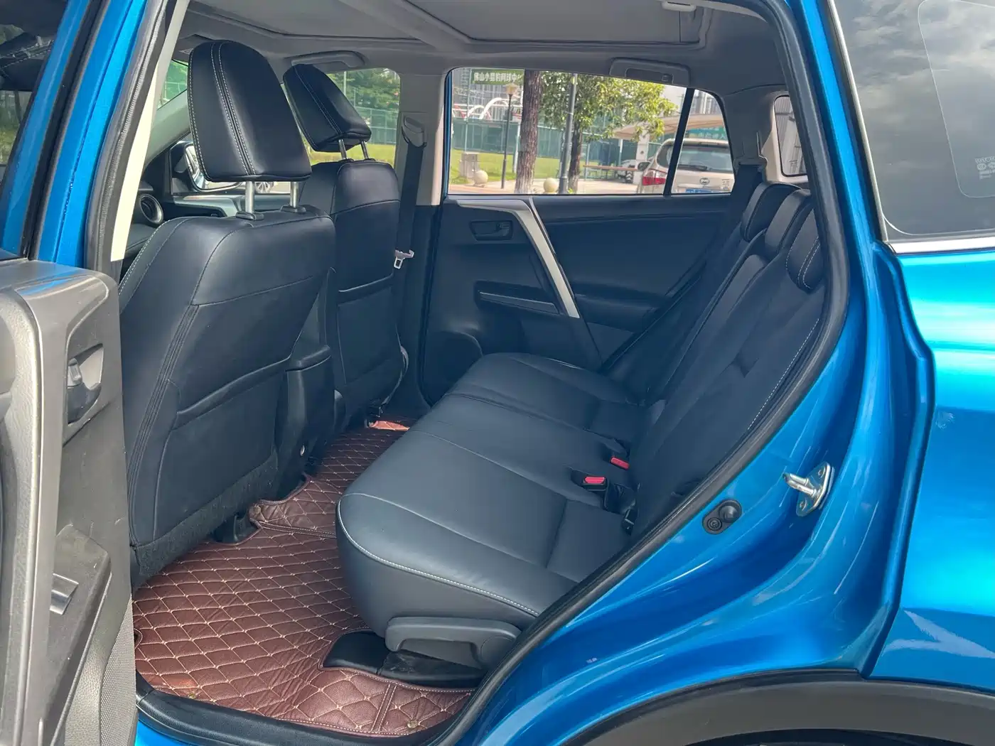 Photo 12 - Toyota RAV4 Rongfang