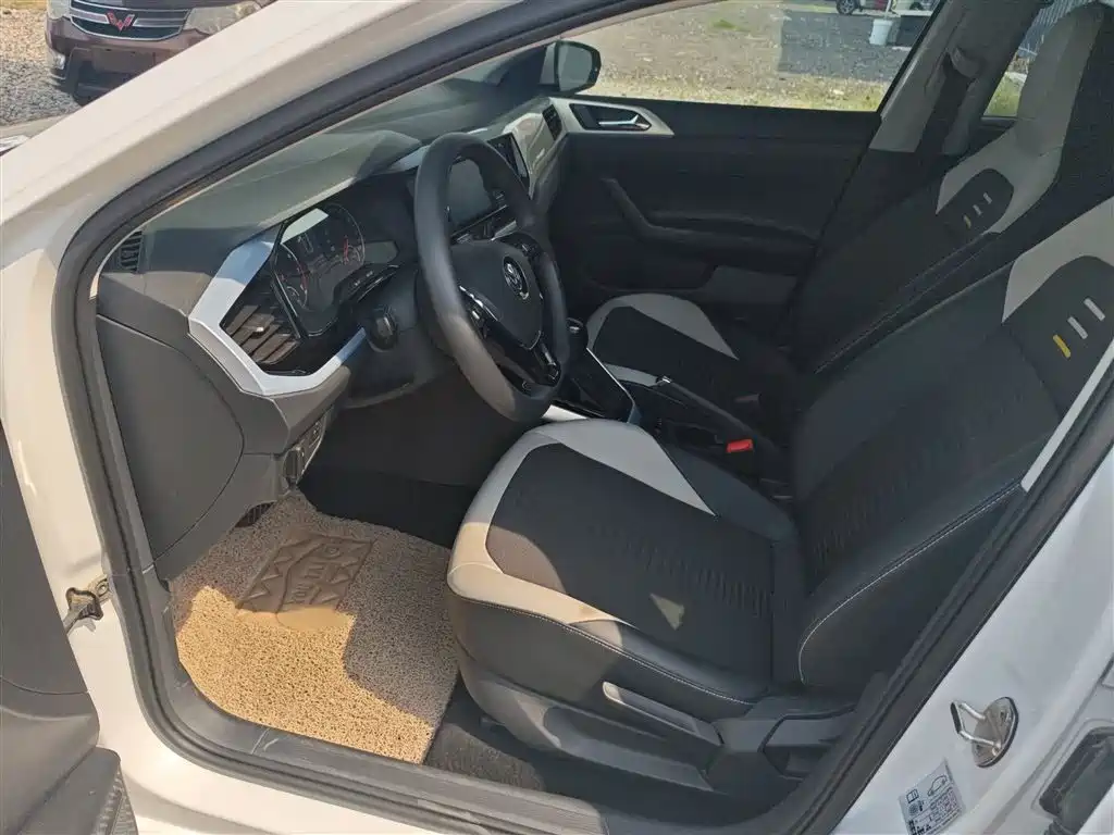 Volkswagen Polo 2019 Plus 1.5L Automatic Colorful Tech Edition фото 9