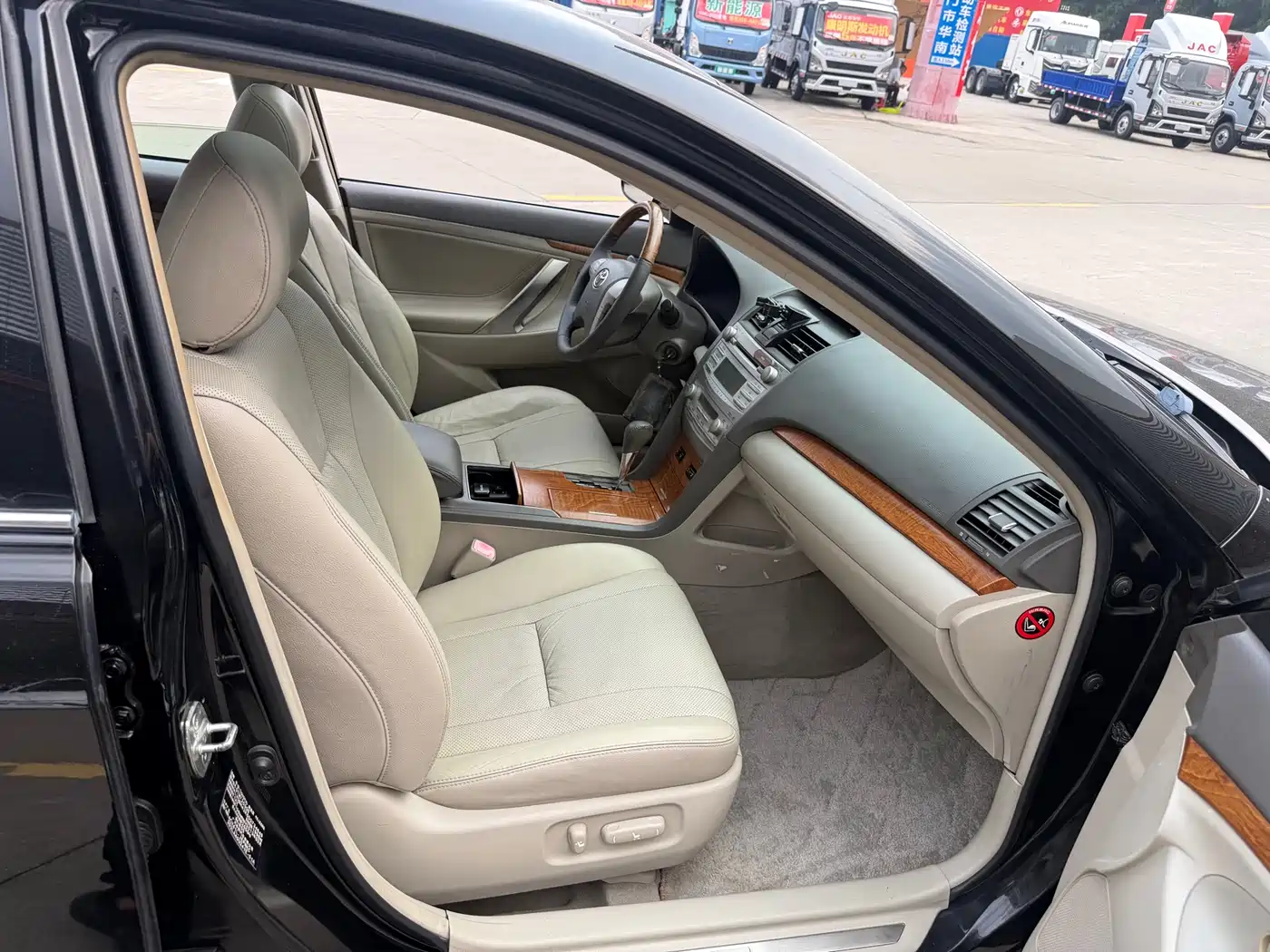 Toyota Camry 2013 200G Classic Luxury Edition фото 17