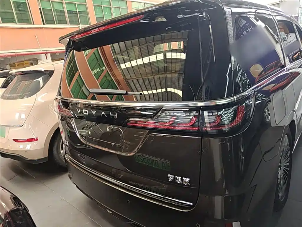 Voyah Auto Voyah Dreamer 2025 PHEV AWD Flagship Kunpeng Edition фото 6