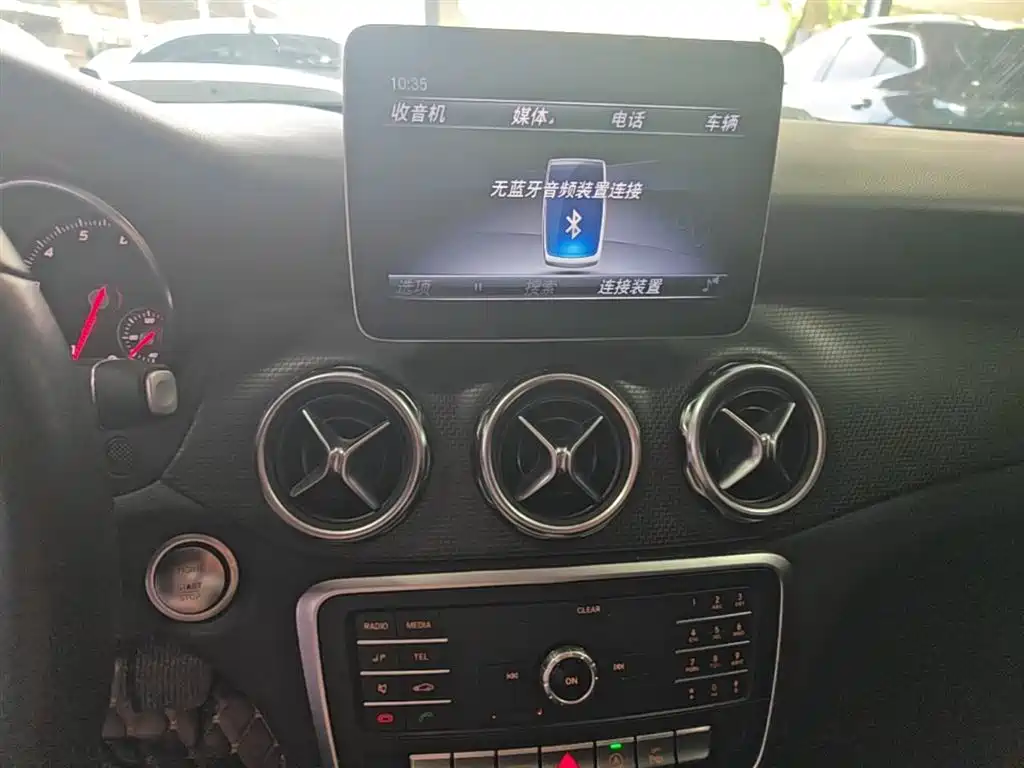 Mercedes-Benz GLA 2018 GLA 200 Dynamic фото 13