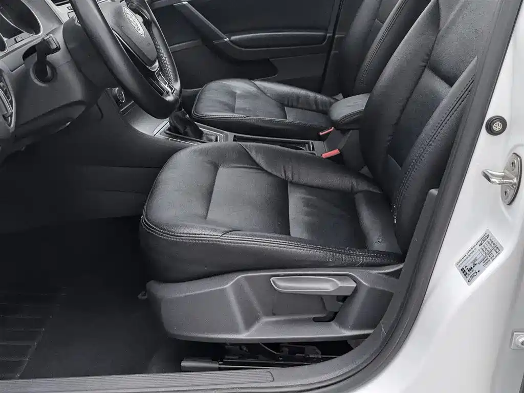 Volkswagen Golf 2016 1.6L Automatic Comfort фото 20