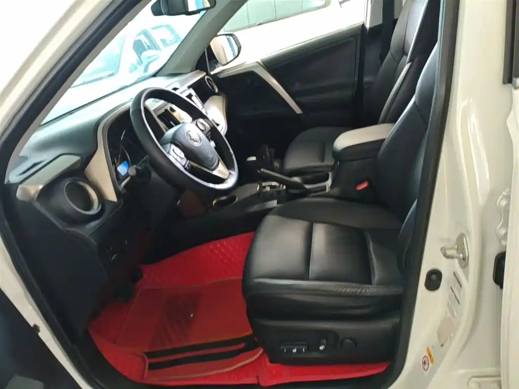 Toyota RAV4 Rongfang 2015 2.5L Automatic 4WD Elite Edition фото 15