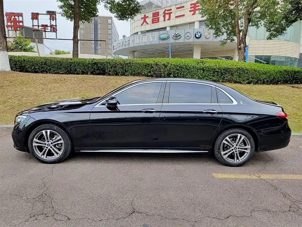 Mercedes-Benz E-Class 2023 E 260 L Sport фото 3