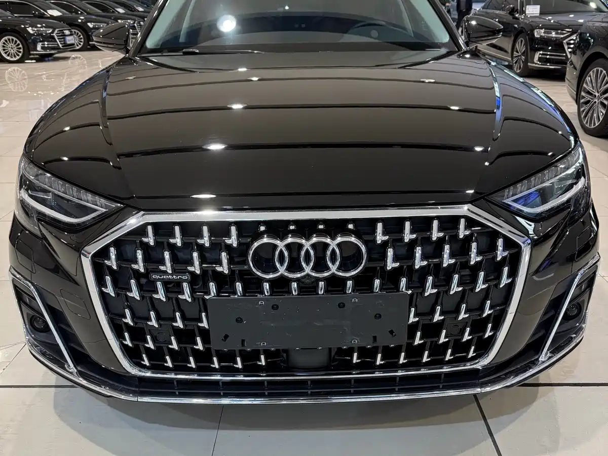 Audi A8 2023 A8L 50 TFSI quattro Exclusive фото 2