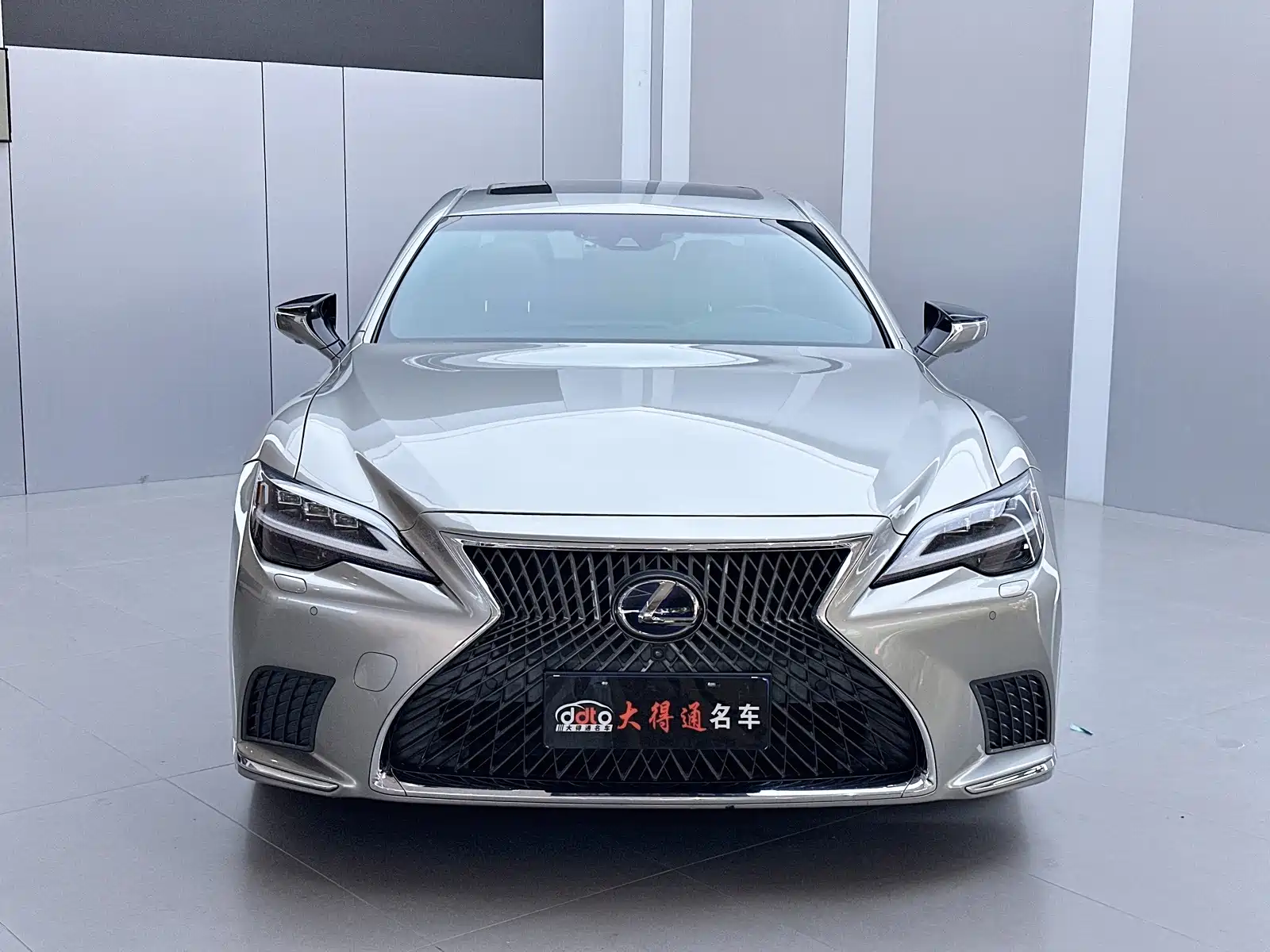 Фото 2 - Lexus LS