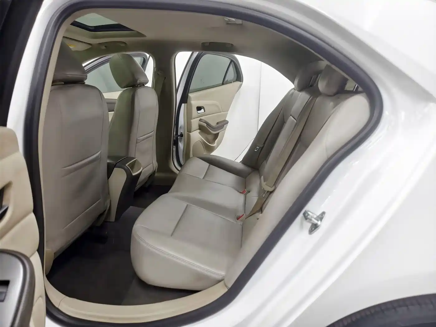 Chevrolet Malibu 2014 2.0L Automatic Luxury фото 13
