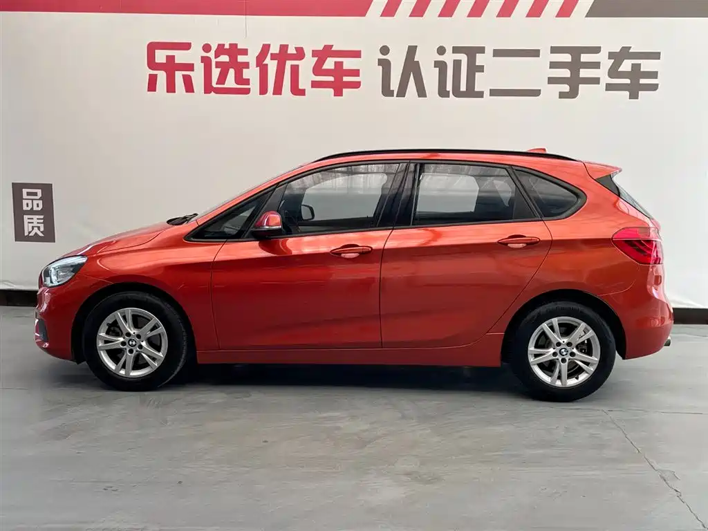 BMW 2 Series Touring 2016 218i Leading фото 3