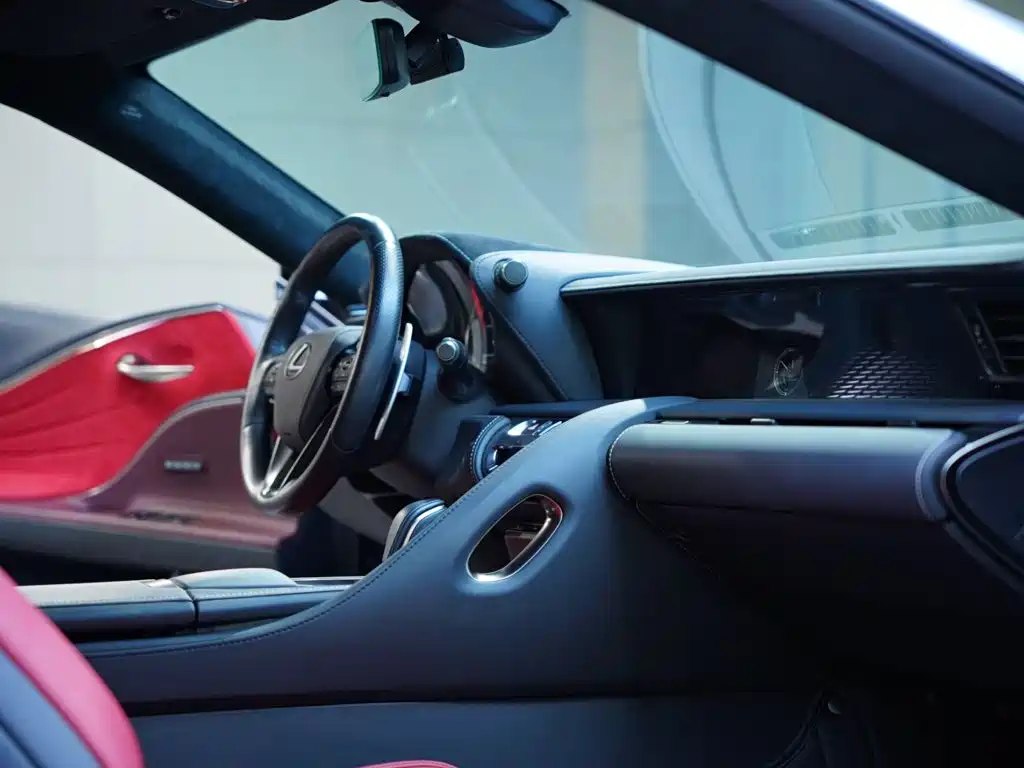 Фото 44 - Lexus LC