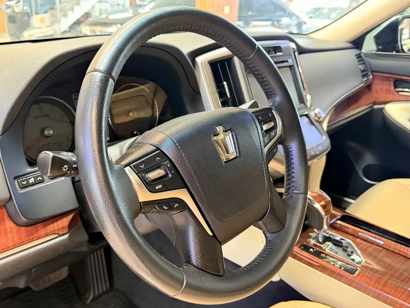 Toyota Crown 2015 2.0T Fashion фото 9