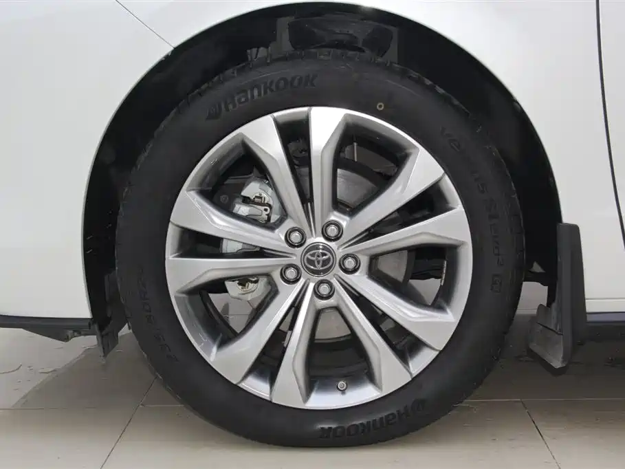 Toyota Sienna 2023 2.5L Hybrid Premium Edition фото 15