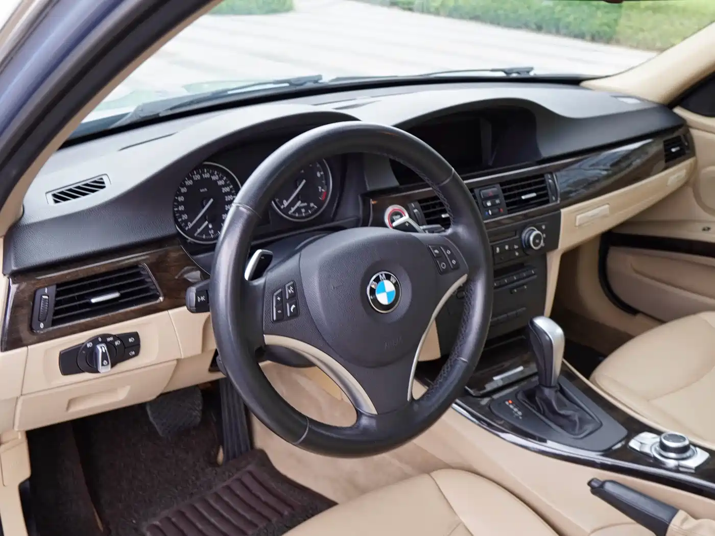 BMW 3 Series (Import) 2010 325i Luxury фото 14
