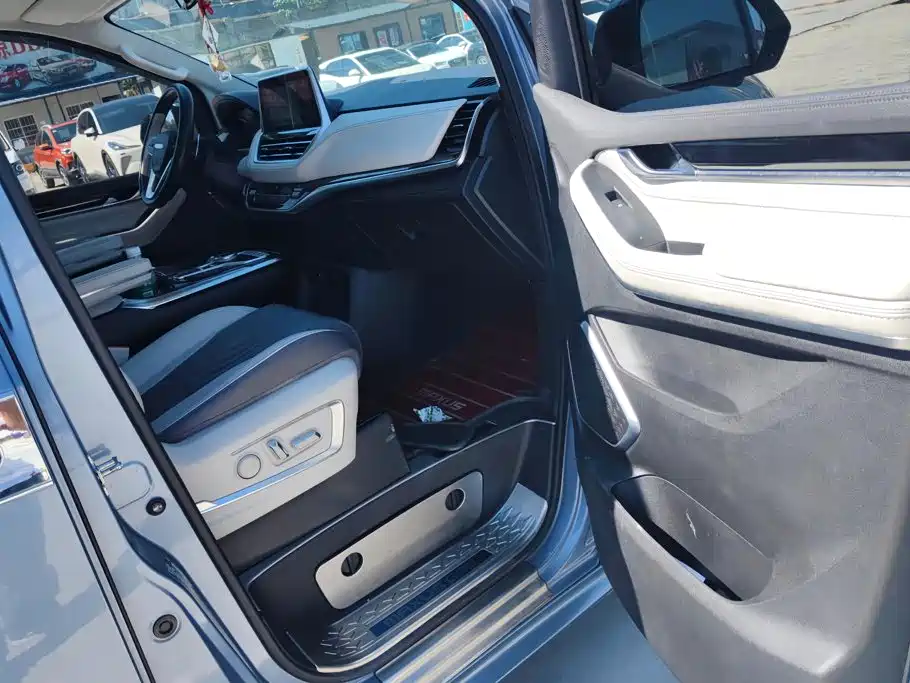 Maxus G20 2022 2021 PLUS 2.0T Gasoline Automatic Intelligent Premium Edition