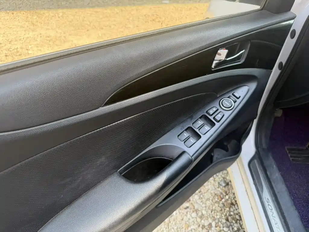 Фото 4 - Hyundai Sonata