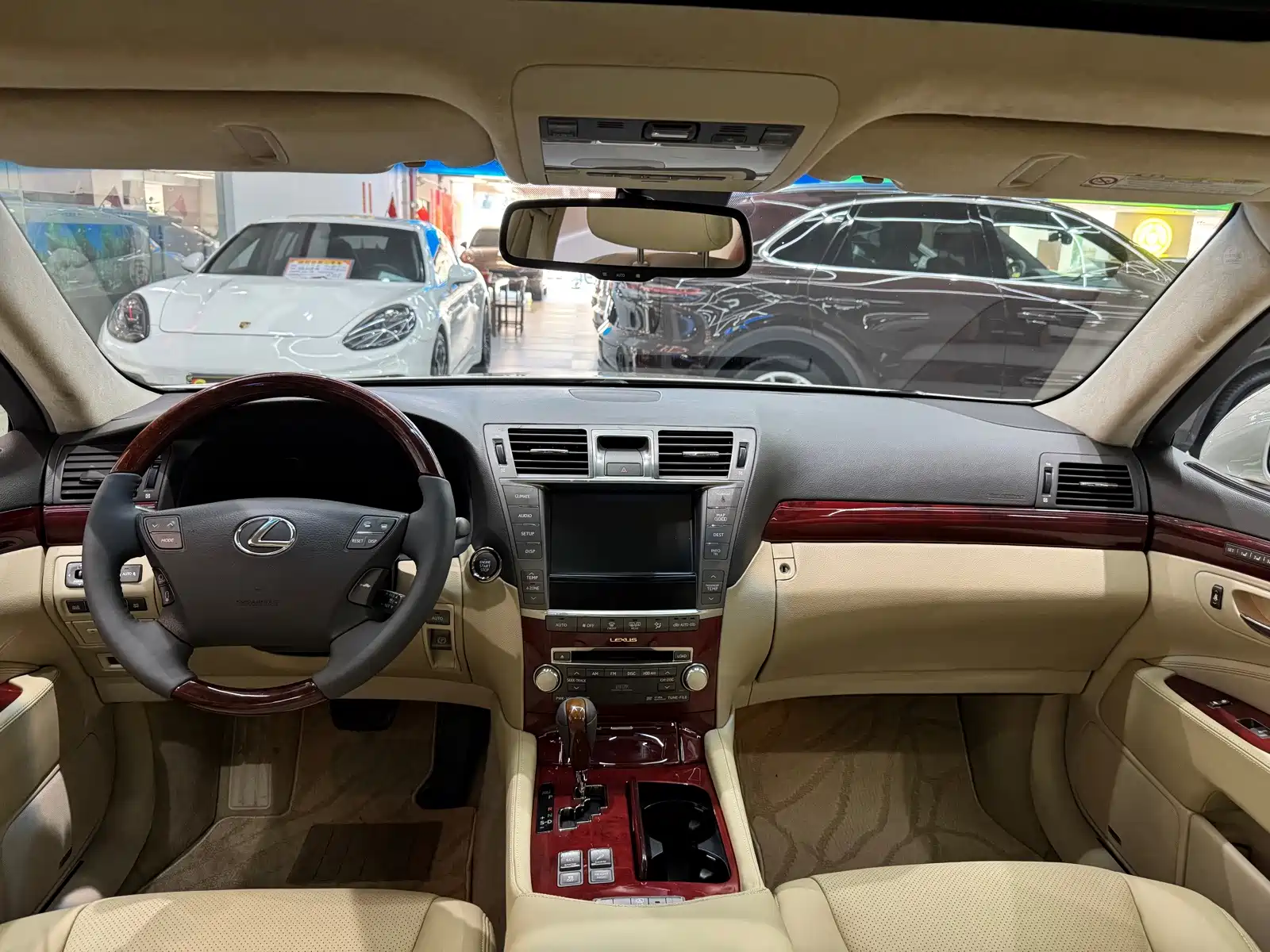 Фото 11 - Lexus LS
