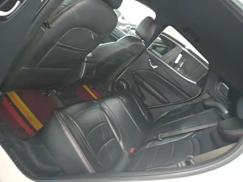 Dongfeng Fengguang Fengon 500 2022 2022 1.5L CVT Enjoyment Edition