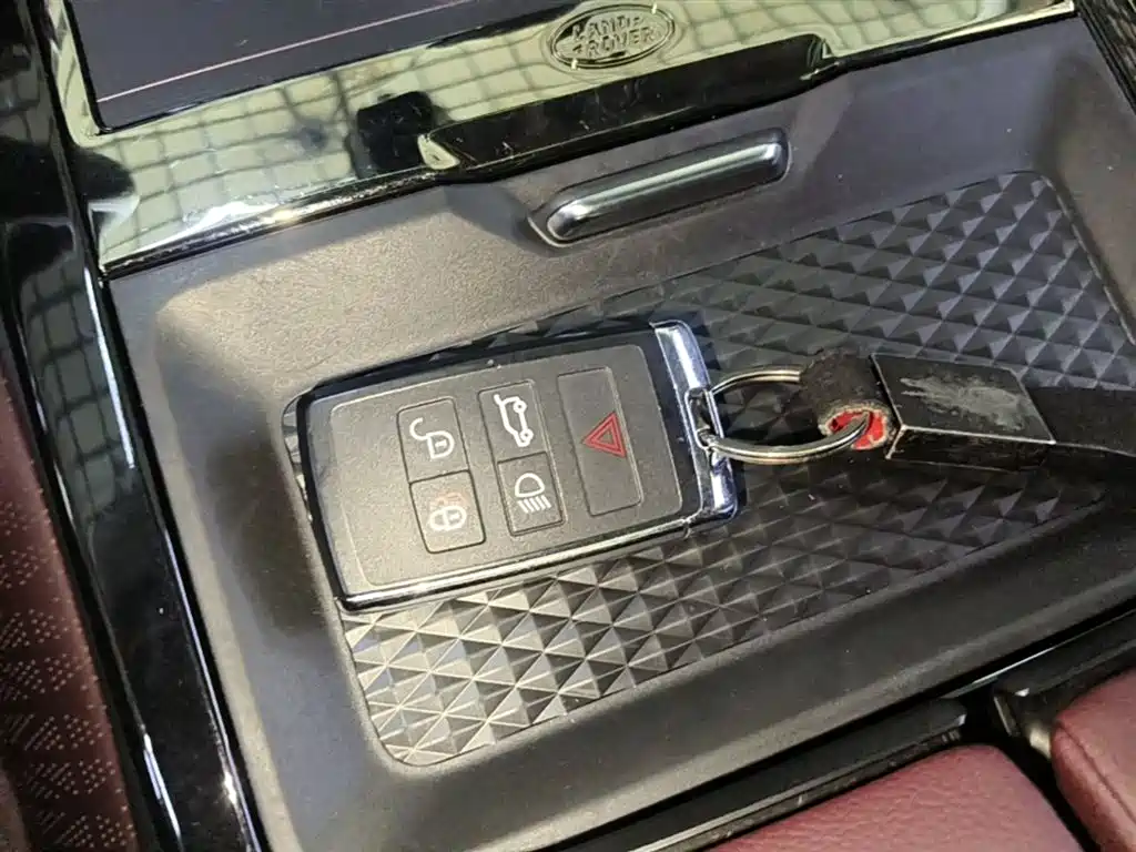 Land Rover Range Rover Evoque 2021 Range Rover Evoque L 249PS R-Dynamic First Edition Launch Edition фото 9