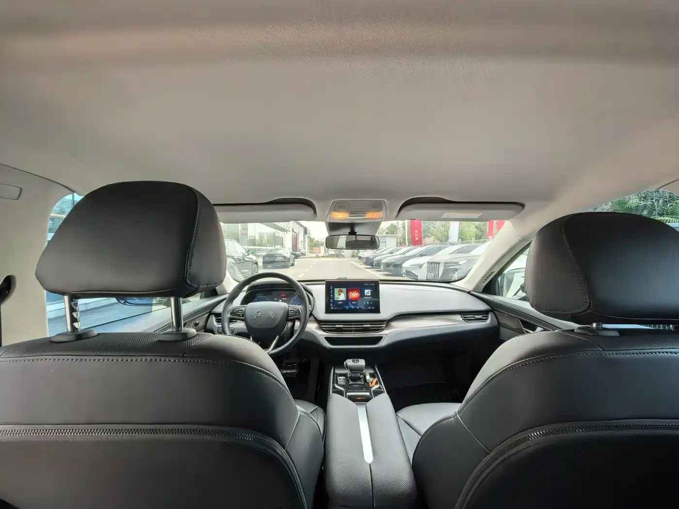 Hongqi E-QM5 2023 Facelift Basic Travel Edition фото 15