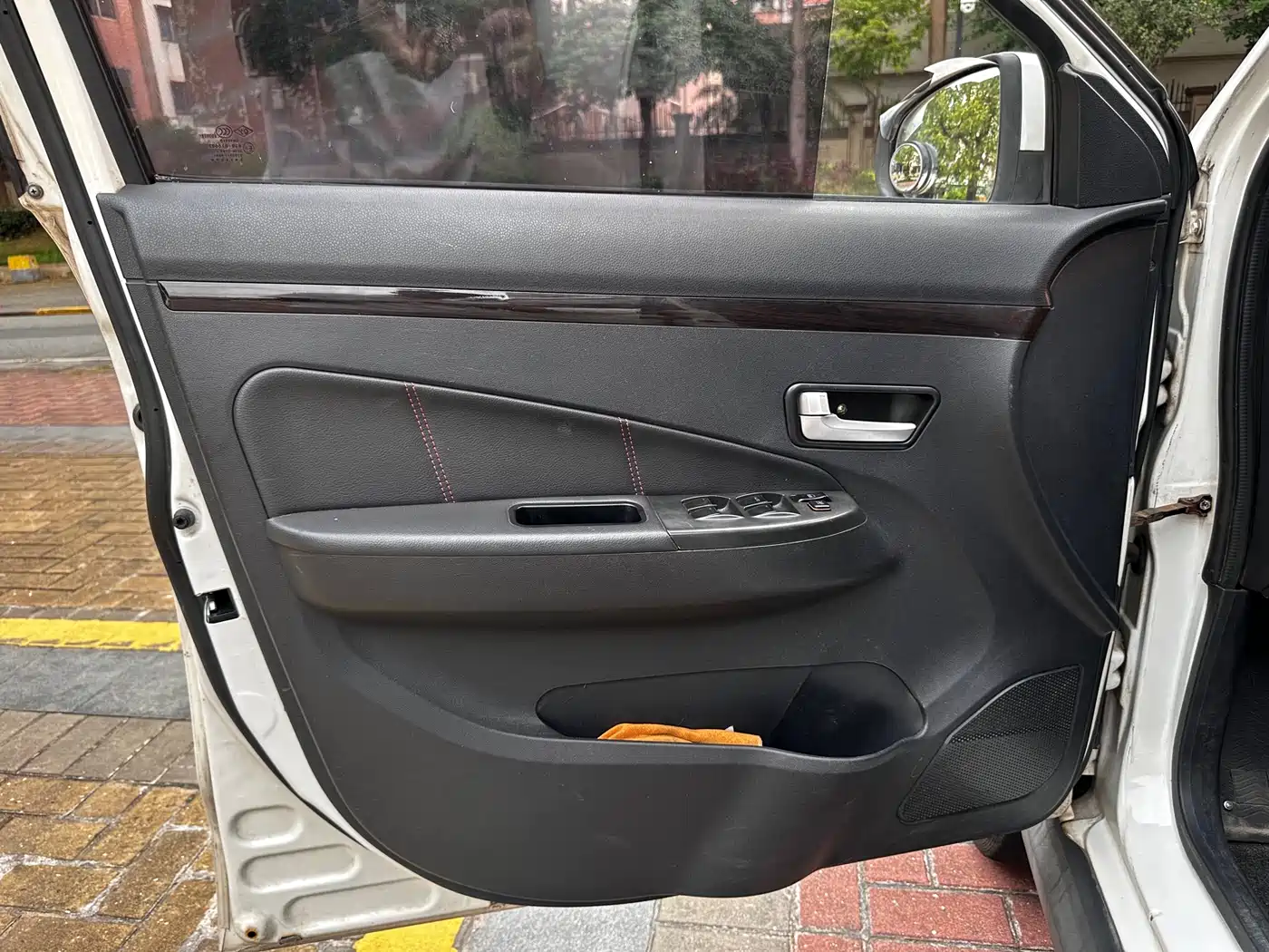 Dongfeng Fengguang Fengguang 370 2016 2016 1.5L Manual Luxury 7-seater