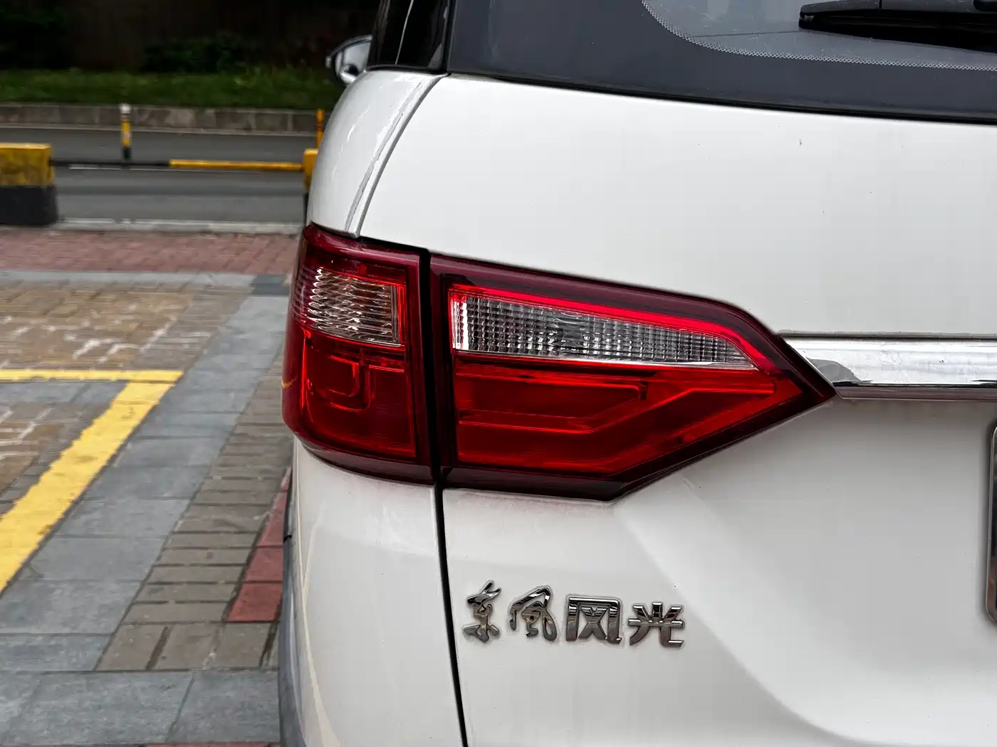 Dongfeng Fengguang Fengguang 370 2016 2016 1.5L Manual Luxury 7-seater