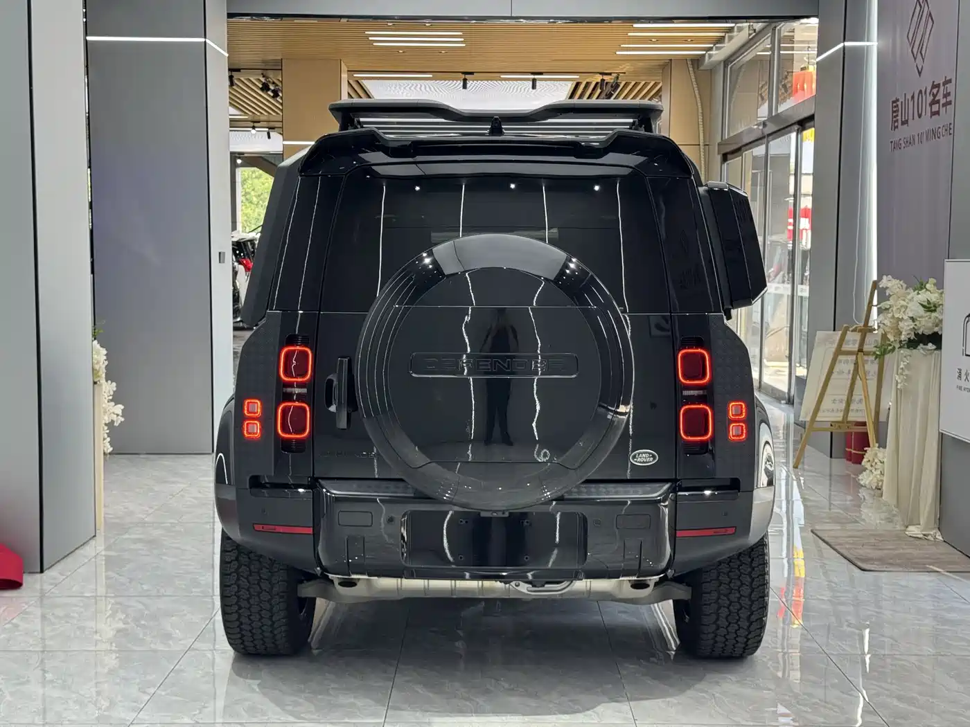 Land Rover Defender 2024 110 3.0T P400 Dark Special Edition фото 5