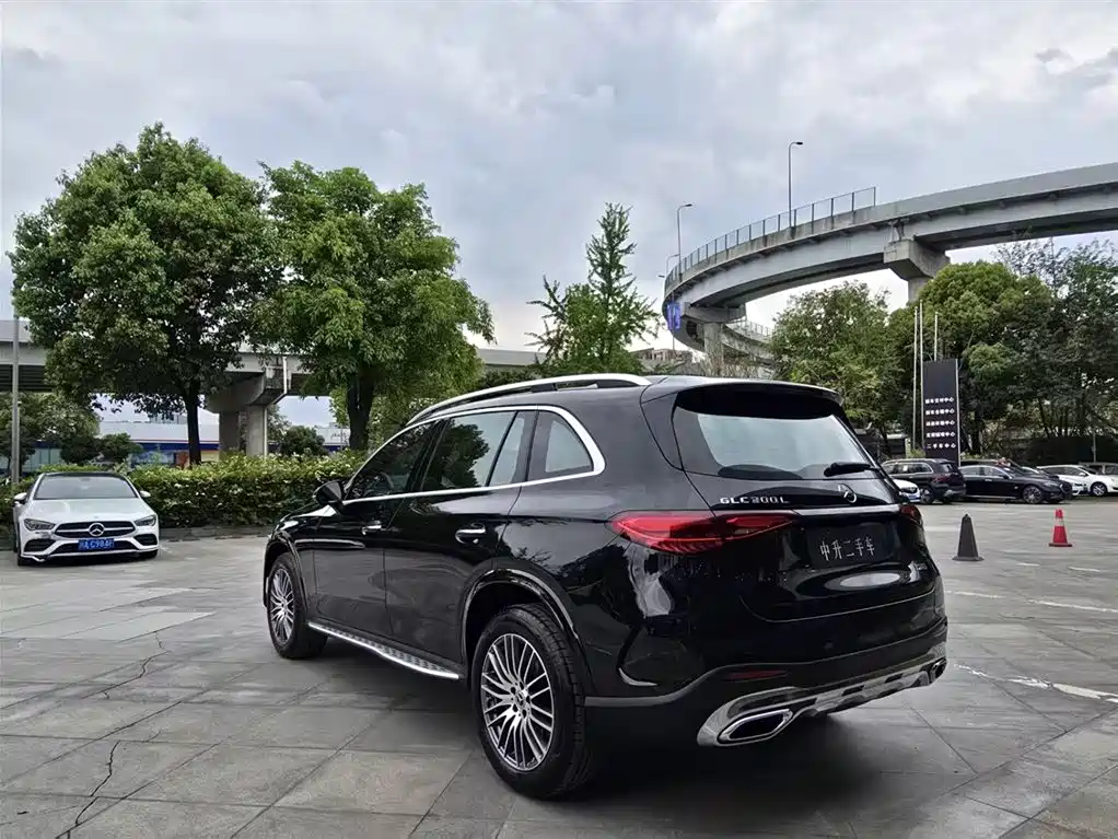 MERCEDES-BENZ GLC