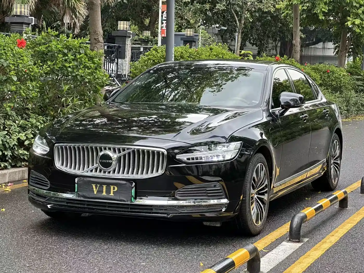 Volvo S90 Plug-in Hybrid 2024 PHEV AWD Long Range Momentum Luxury Edition