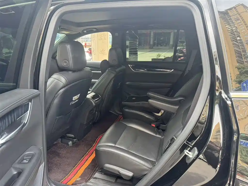 Cadillac XT6 2022 2.0T 6-Seater 4WD Luxury Edition фото 4