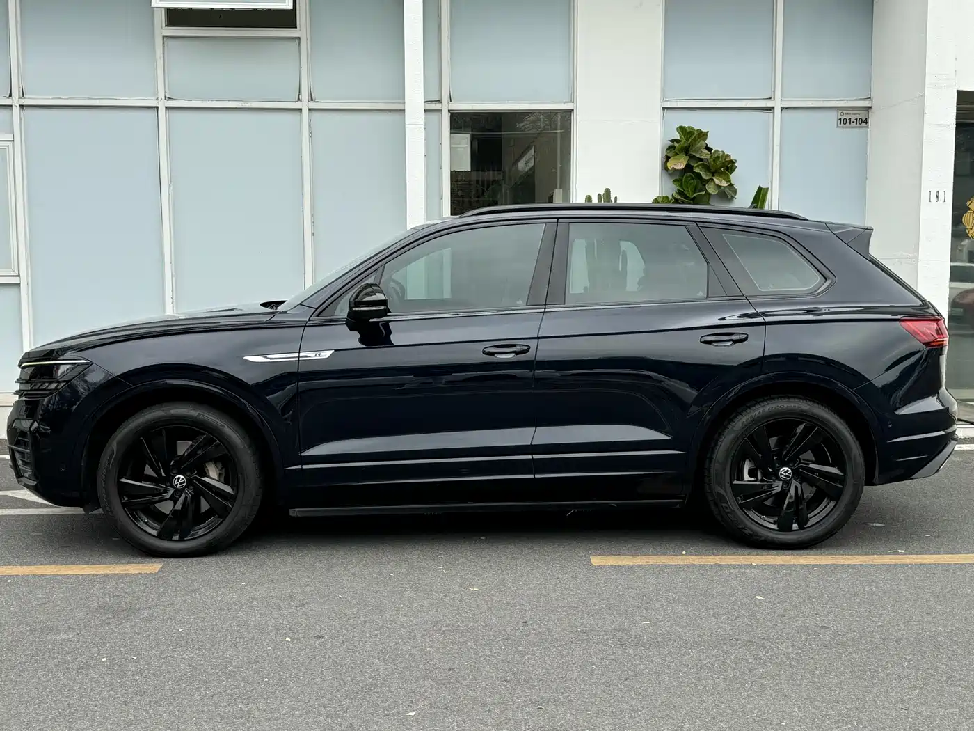 Volkswagen Touareg 2022 3.0TSI Rui Xiang Edition Gloss Black Sport Package фото 21