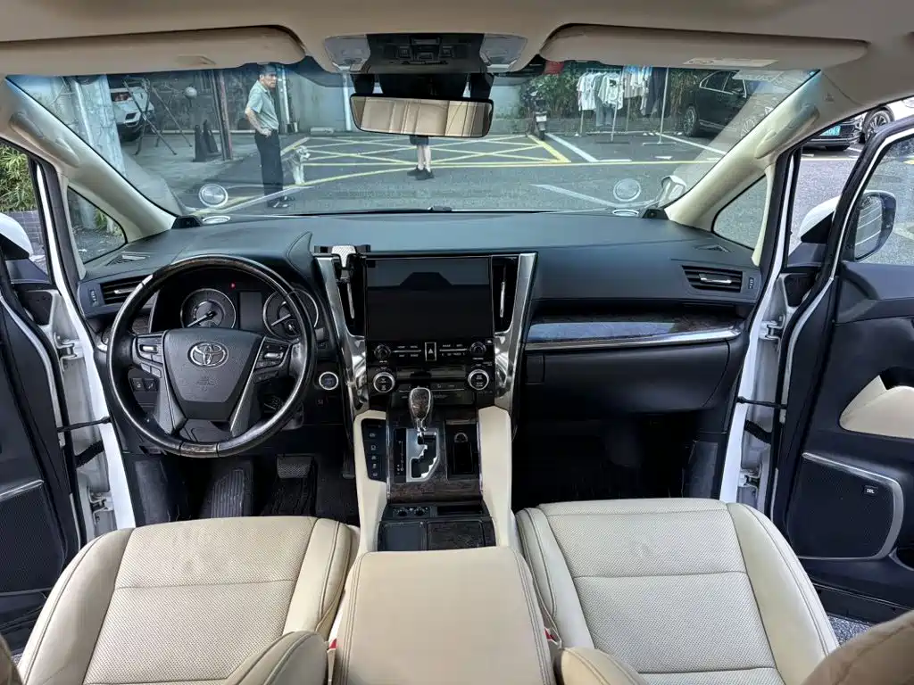 Фото 12 - Toyota Vellfire