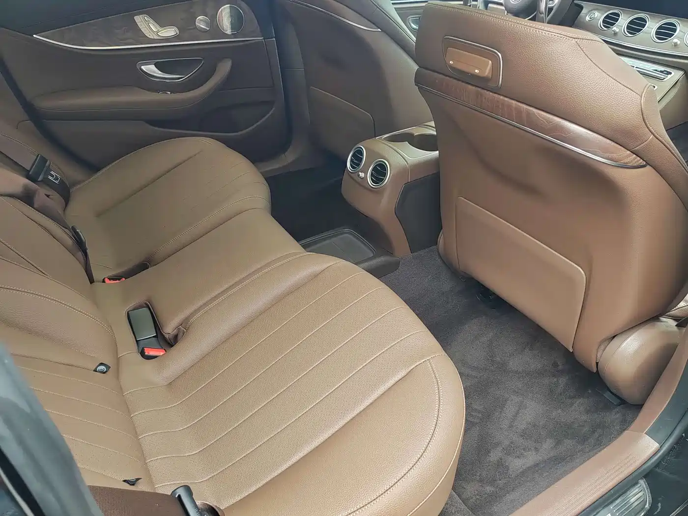 Mercedes-Benz E-Class 2020 E 300 L Luxury Model фото 12