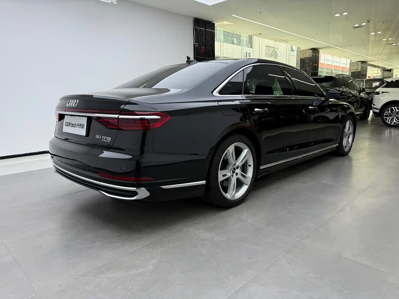 Audi A8 2023 A8L 50 TFSI quattro Exclusive фото 3