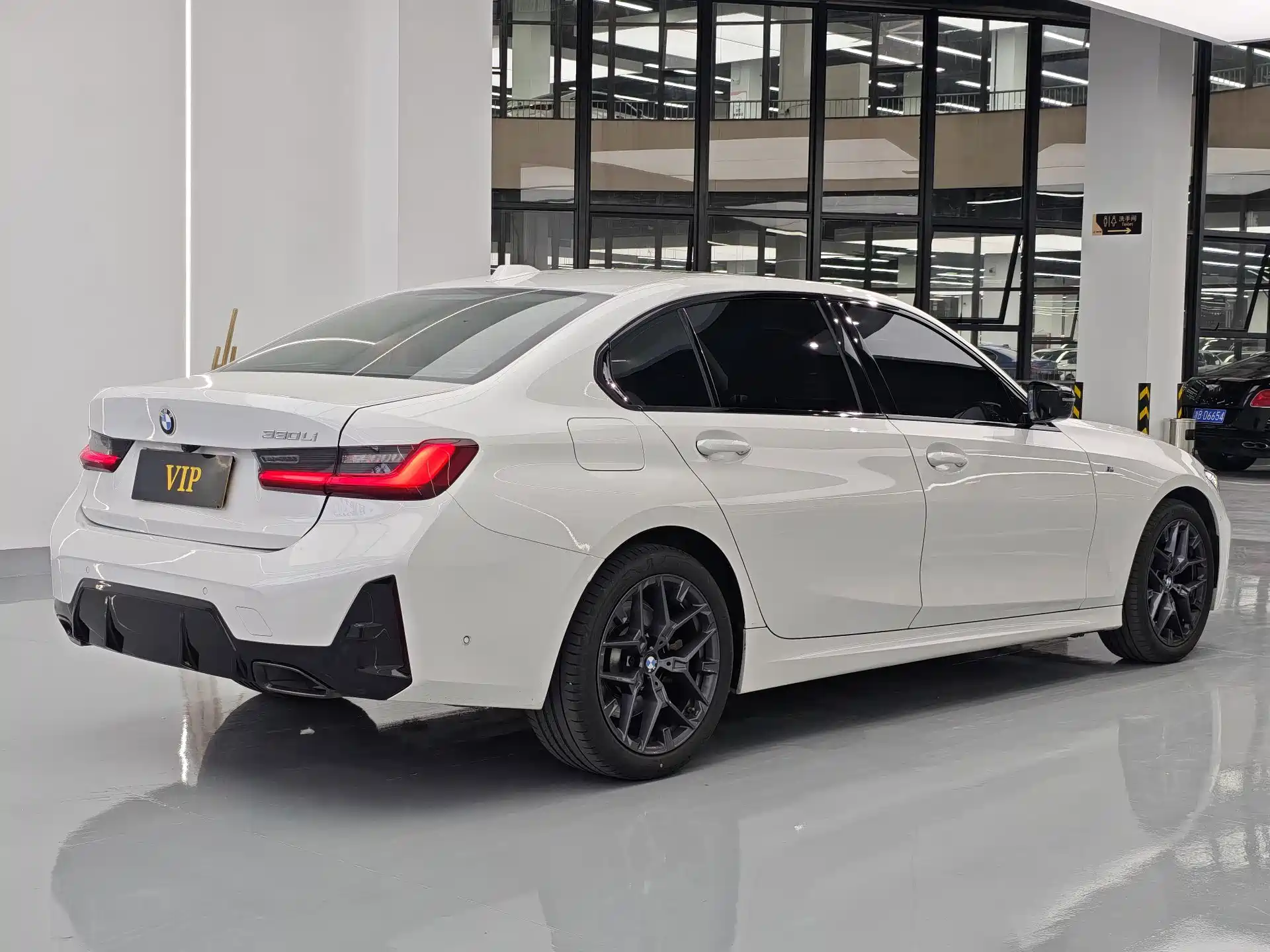 Photo 9 - BMW 3 Series