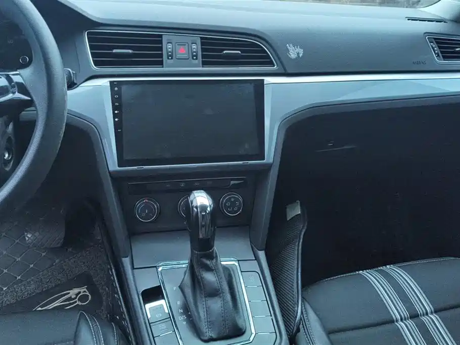 Volkswagen Lamando 2015 230TSI DSG Style фото 13