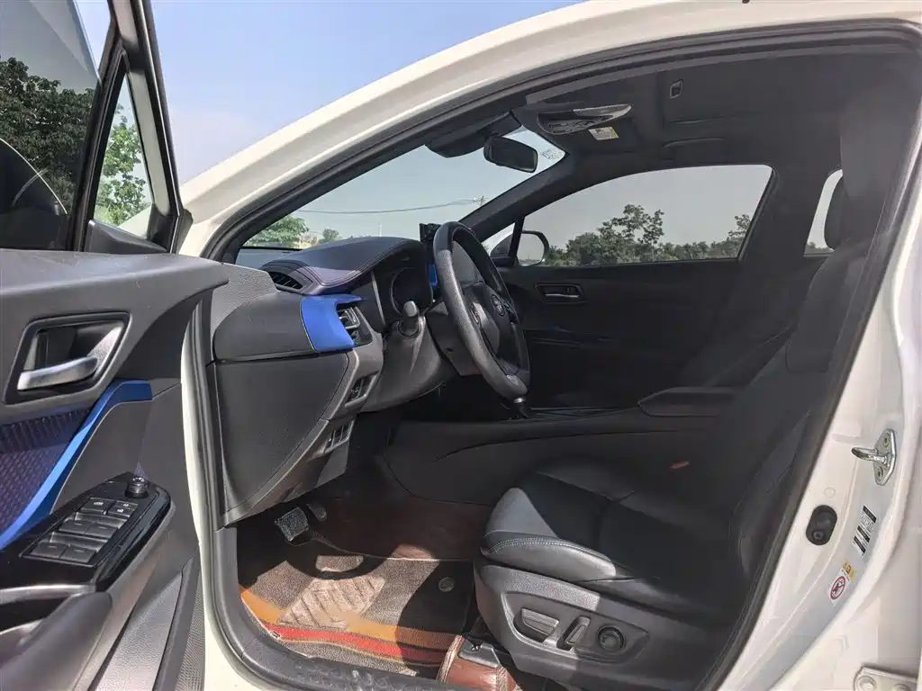 Toyota C-HR 2020 Model 2.0L Leading фото 9