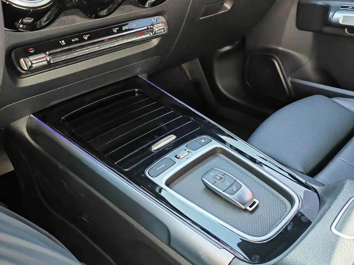 Mercedes-Benz GLB 2024 Facelift GLB 220 4MATIC фото 11