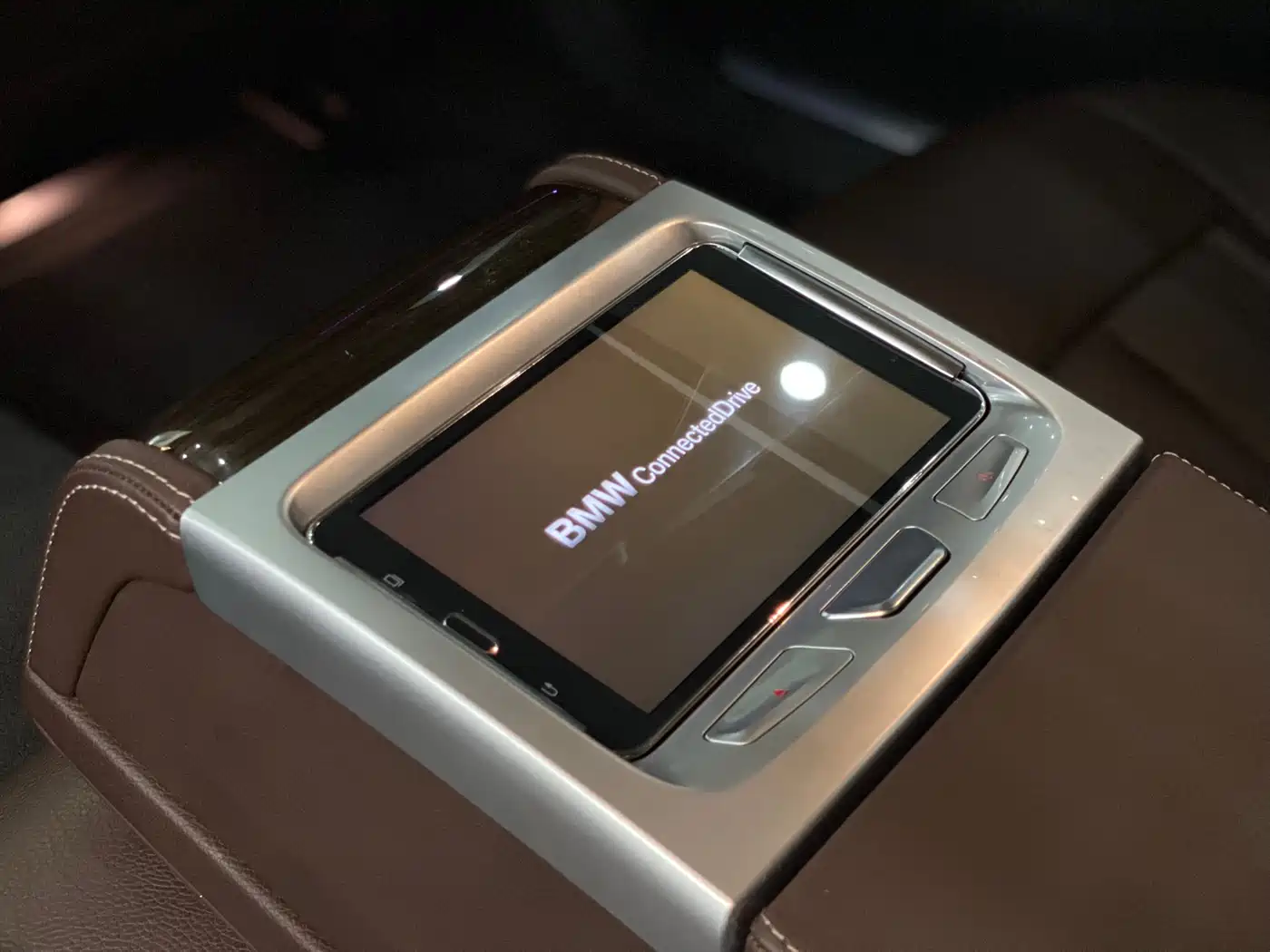 BMW 7 Series 2017 730Li Leading Edition фото 11