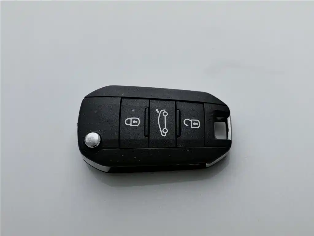 Peugeot 3008 2015 2.0L Automatic Classic Edition фото 19